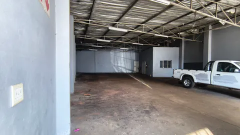 Warehouse-To-Let-in-Denver (2)